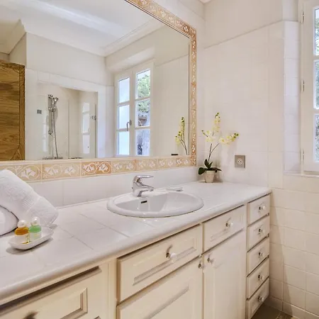 12 Quests Wonderful In Saint-tropez Villa