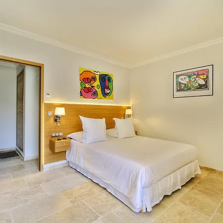 Villa 12 Quests Wonderful In Saint-tropez